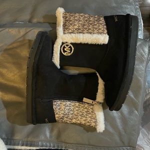 Winter mid calf boots